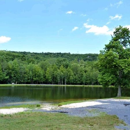 *Amenity-Filled Waterfront Oasis @Saw Creek Estates Near Waterfalls And Hiking* East Stroudsburg Eksteriør bilde