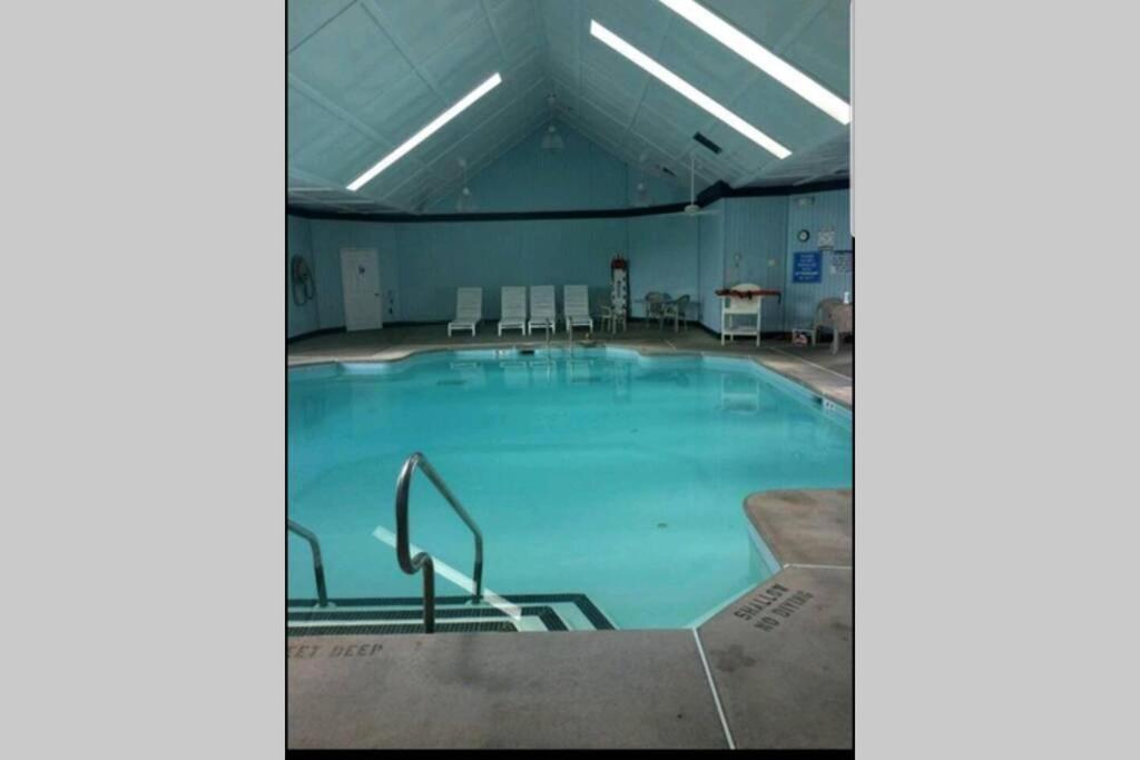 *Amenity-Filled Waterfront Oasis @Saw Creek Estates Near Waterfalls And Hiking* East Stroudsburg Eksteriør bilde