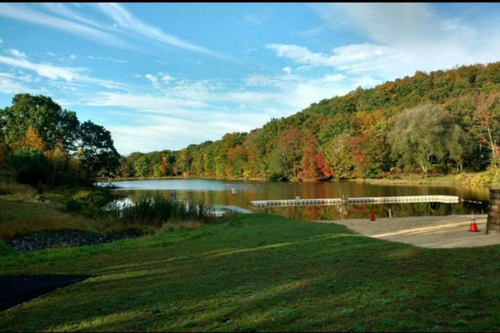 *Amenity-Filled Waterfront Oasis @Saw Creek Estates Near Waterfalls And Hiking* East Stroudsburg Eksteriør bilde