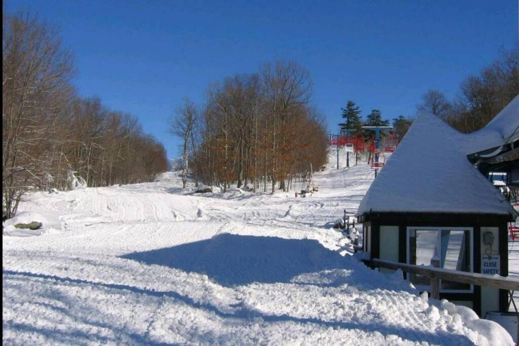 *Amenity-Filled Waterfront Oasis @Saw Creek Estates Near Waterfalls And Hiking* East Stroudsburg Eksteriør bilde
