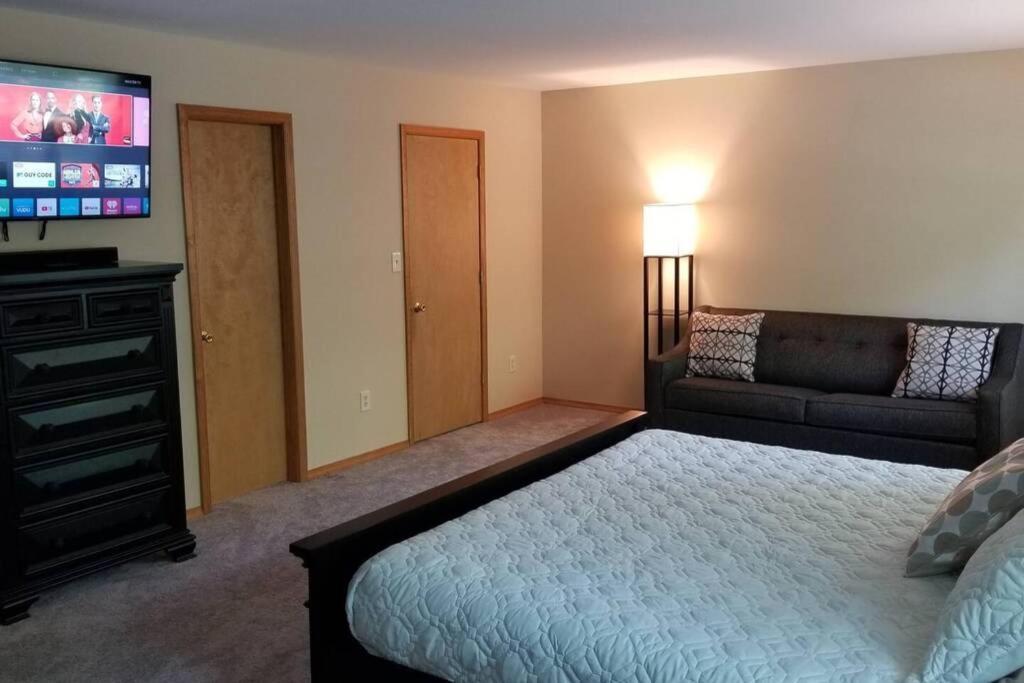 *Amenity-Filled Waterfront Oasis @Saw Creek Estates Near Waterfalls And Hiking* East Stroudsburg Eksteriør bilde