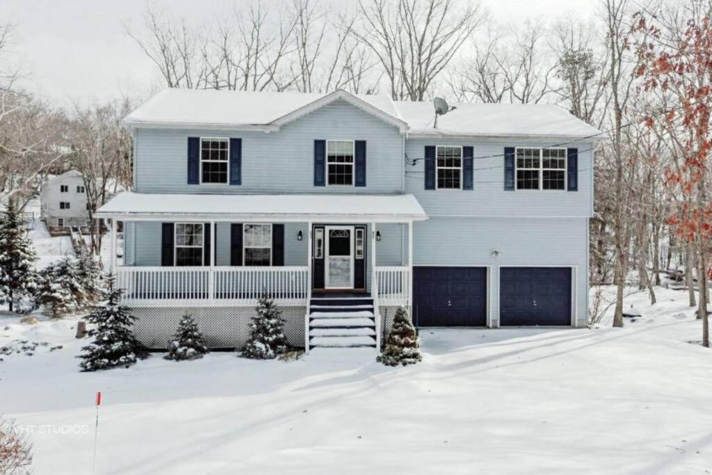 *Amenity-Filled Waterfront Oasis @Saw Creek Estates Near Waterfalls And Hiking* East Stroudsburg Eksteriør bilde