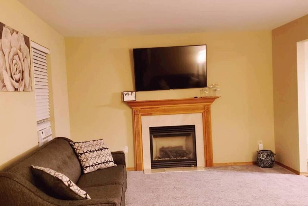 *Amenity-Filled Waterfront Oasis @Saw Creek Estates Near Waterfalls And Hiking* East Stroudsburg Eksteriør bilde